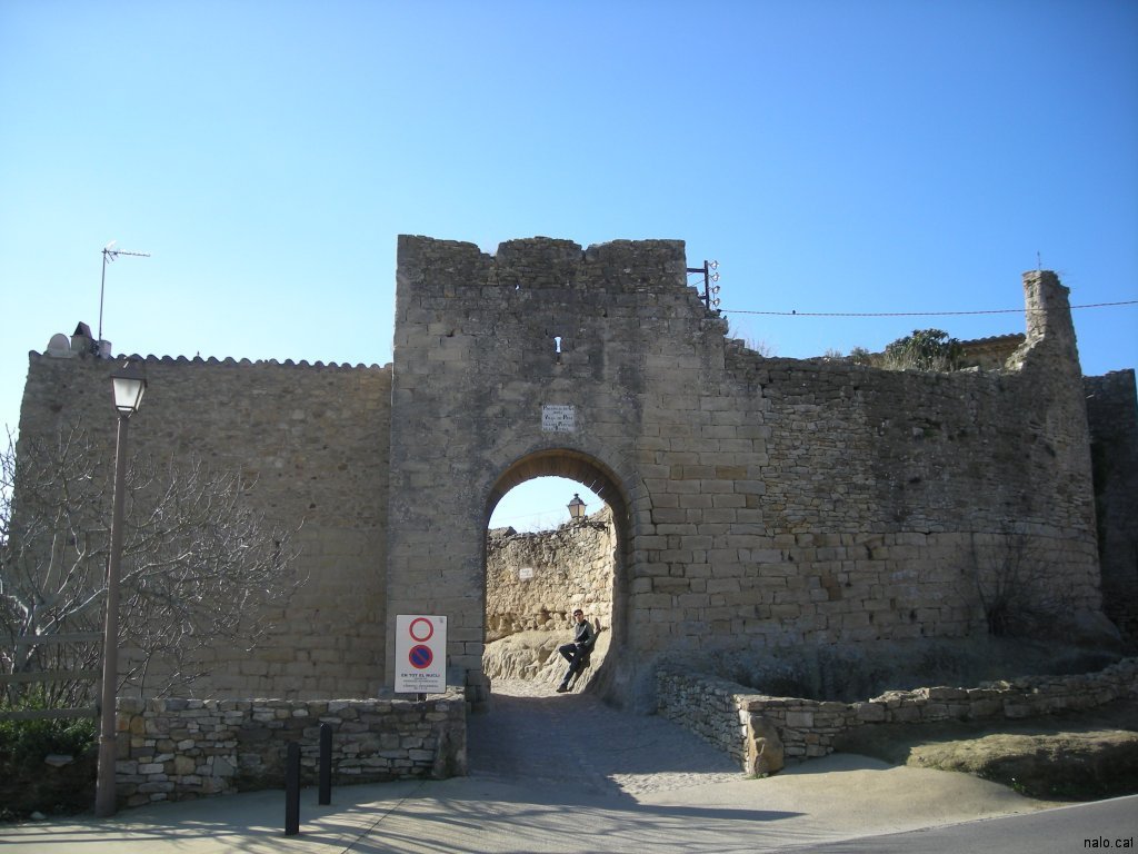 Una entrada de la muralla de Peratallada